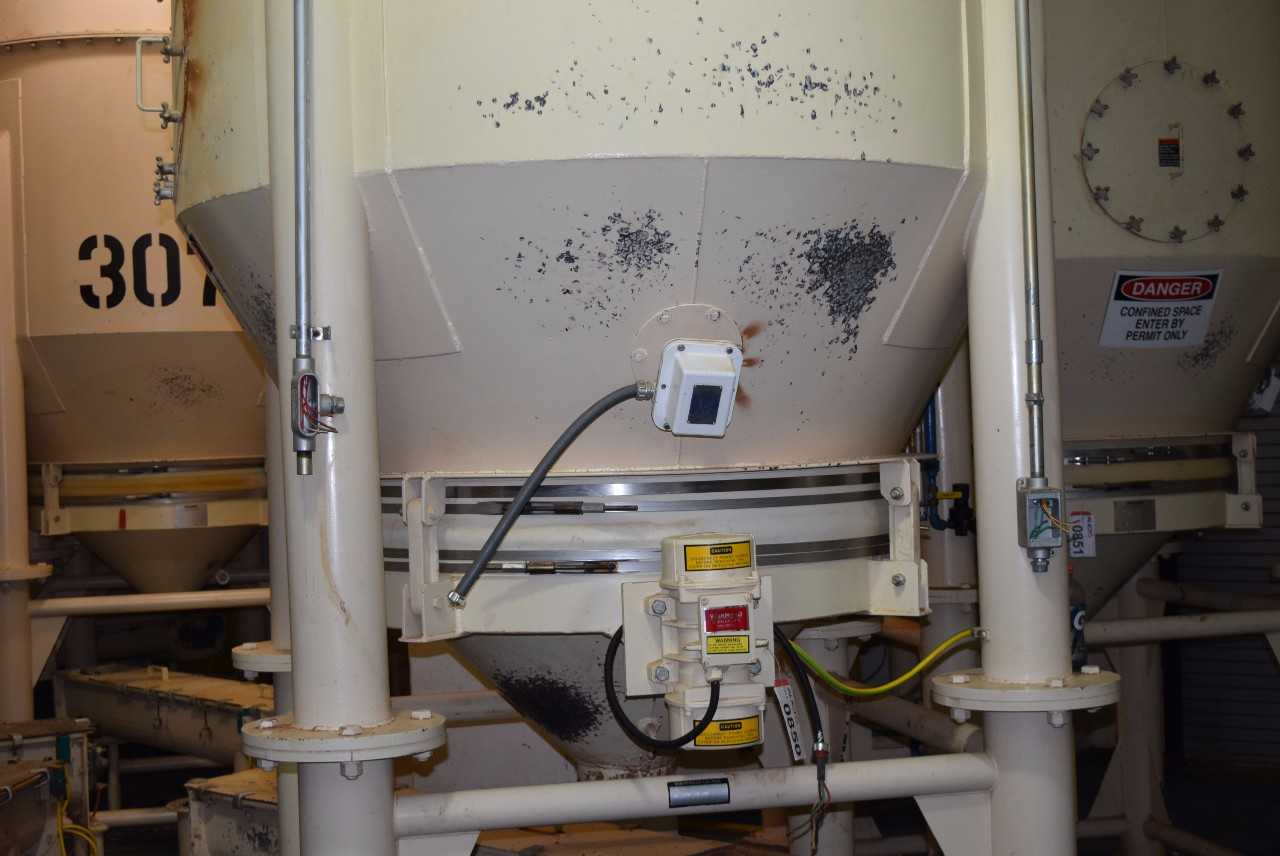CARMAN STEEL TANK 309 WITH CARMAN HOPPER AND VIBRATOR - MISCELLANEOUS