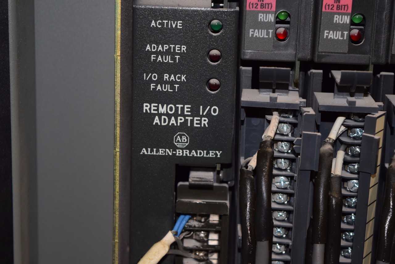 CONTROL CABINET WITH 2 X VEGAMET 512Z LEVEL CONTROLLERS PLC 5 RACKS - MISCELLANEOUS