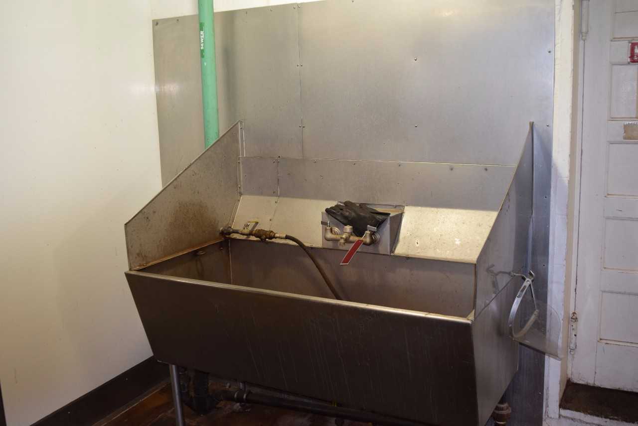STAINLESS WASH BIN ~5 X 3' - MISCELLANEOUS