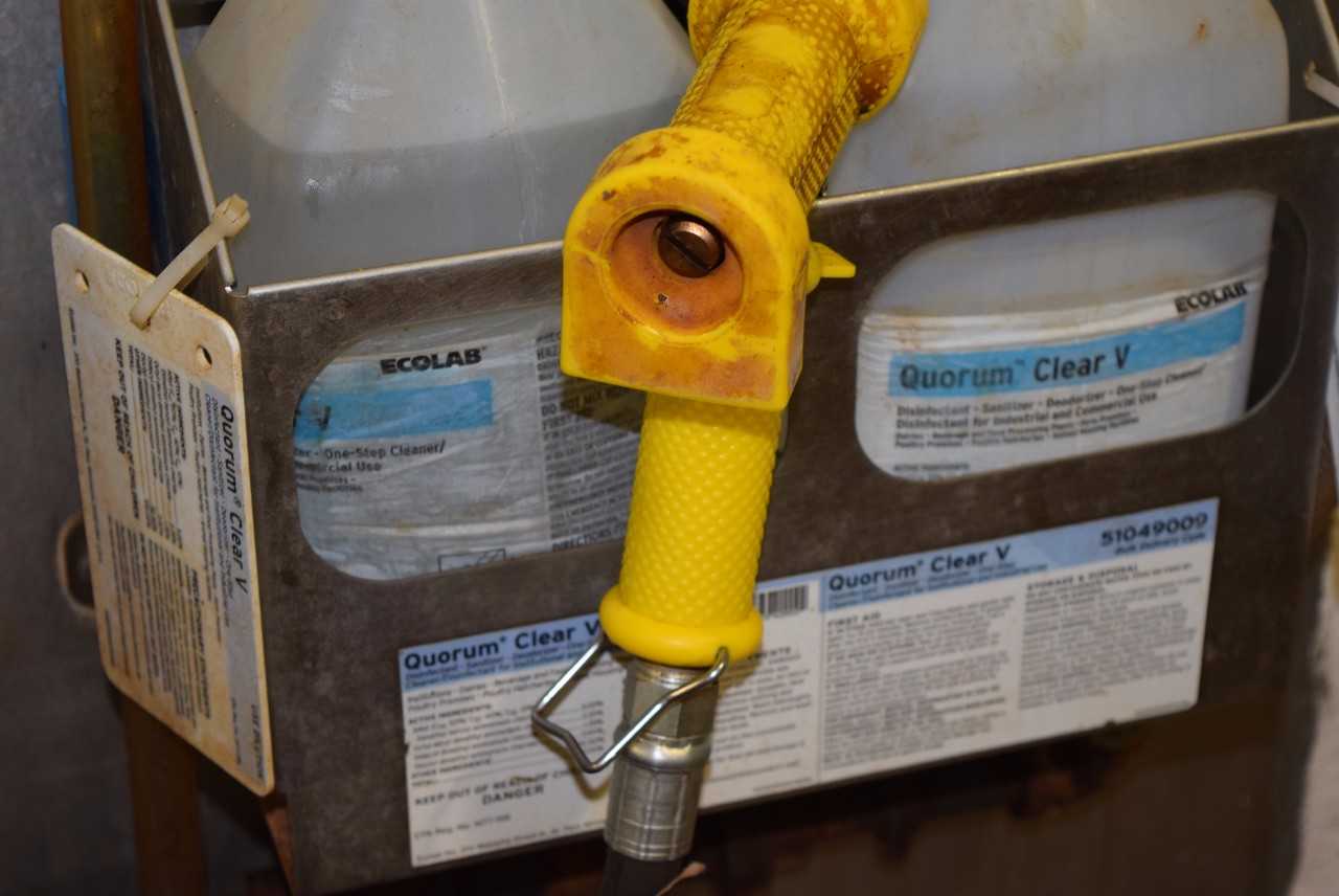 ECOLAB CONTROL TOWER 3 WITH CHEMICAL CLEANING STATION - MISCELLANEOUS