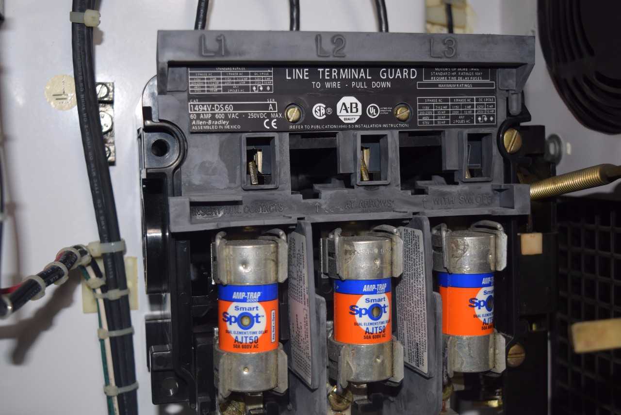 CONTROL CABINET WITH ALLEN BRADLEY POWERFLEX 70 20 HP AC MOTOR DRIVE - MISCELLANEOUS