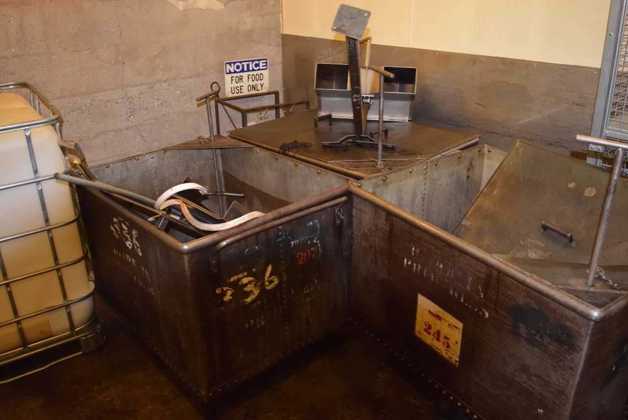 LOT OF 3 STEEL ROLLING CARTS WITHOUT CONTENTS ~3.5 X 2 X 2.5' - MISCELLANEOUS