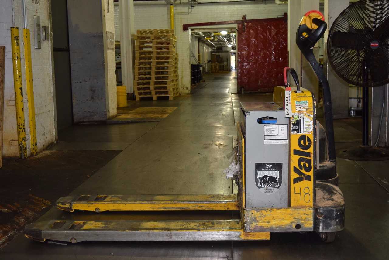 YALE MPB040-EN24T2748 4000 LBS. CAPACITY ELECTRIC PALLET JACK (DELAYED REMOVAL) - MISCELLANEOUS