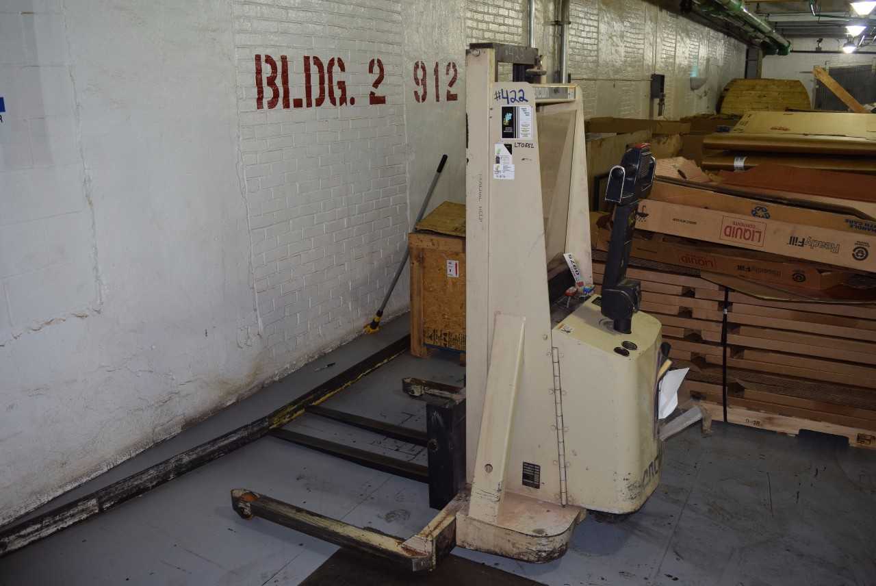 CROWN 20MT 2000 LBS. CAPACITY ELECTRIC PALLET LIFT TRUCK (DELAYED REMOVAL) - MISCELLANEOUS