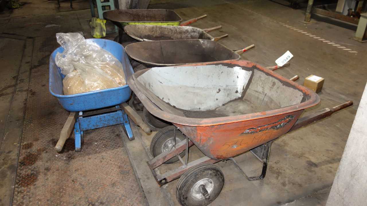 LOT OF 5 WHEELBARROWS - MISCELLANEOUS