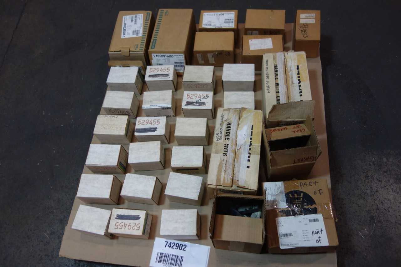 1 PALLET OF ASSORTED AC VOLTAGE TRANSFORMERS, MOLDED CASE CIRCUIT BREAKERS- WESTINGHOUSE, GENERAL ELECTRIC - CIRCUIT BREAKERS
