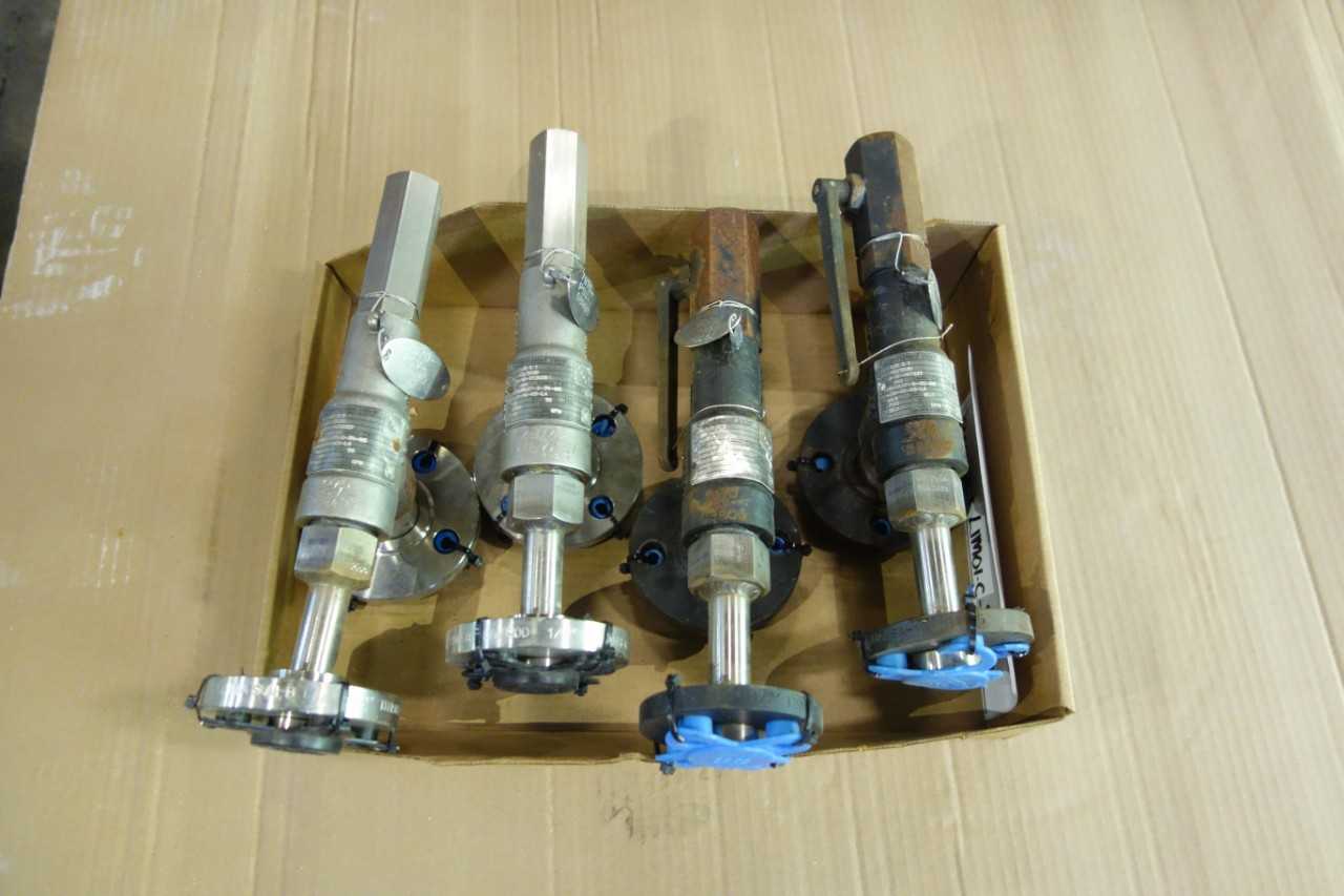 LOT OF 4 CONSOLIDATED VALVE SIZE 1/2 X 1 RELIEF VALVES - RELIEF VALVE