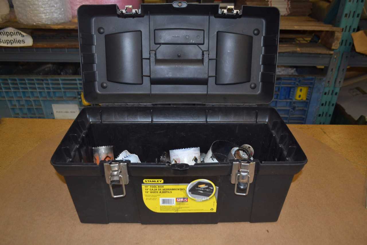 LOT OF ASSORTED HOLE SAWS IN TOOLBOX - MISCELLANEOUS