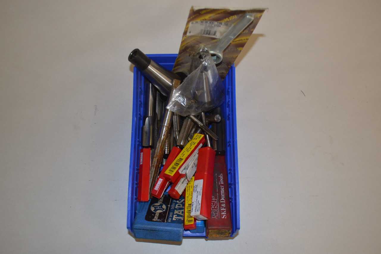 LOT OF TAPS AND DIES - MISCELLANEOUS