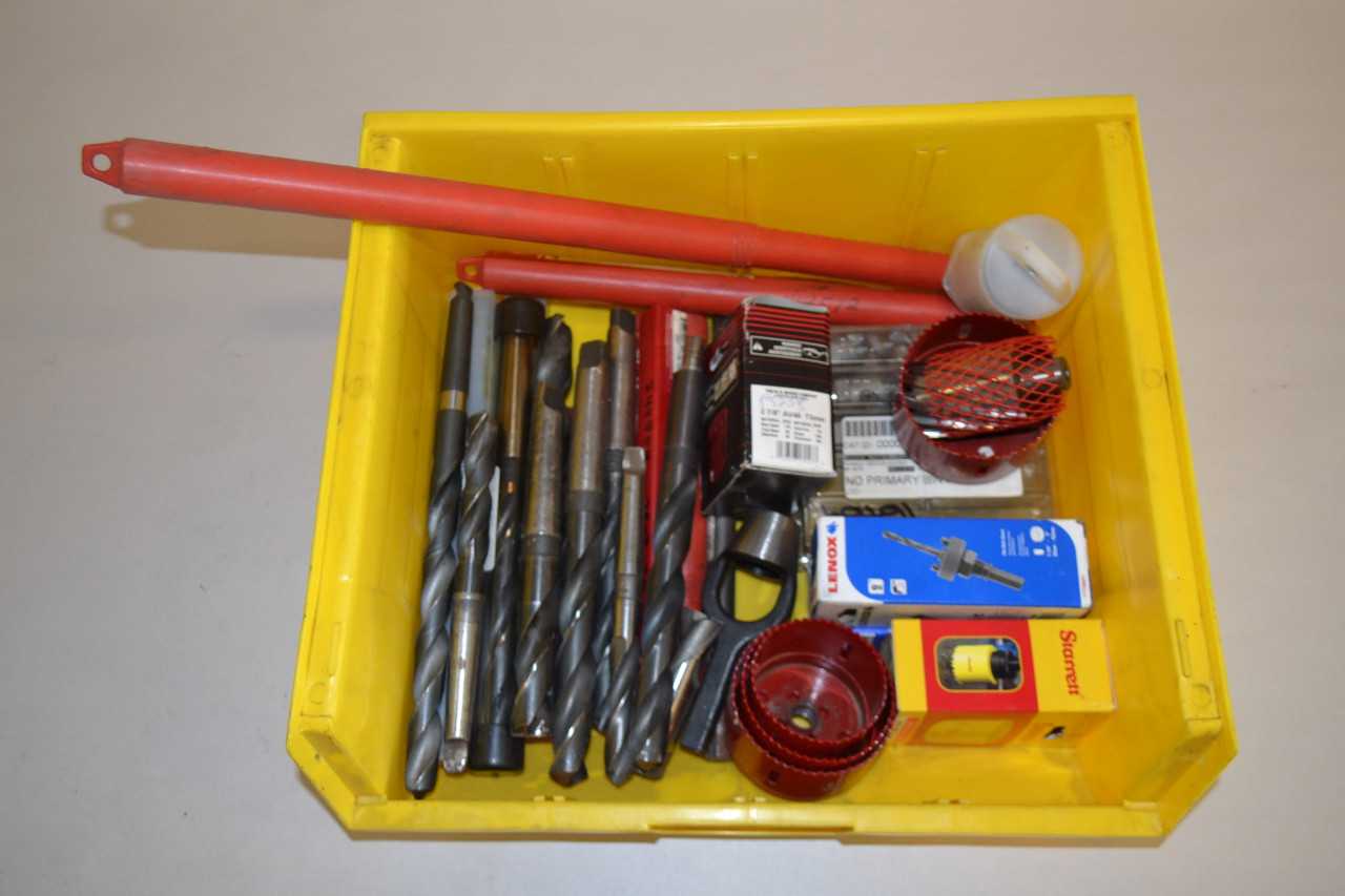 LOT OF HOLE SAW BITS AND DRILL BITS - MISCELLANEOUS
