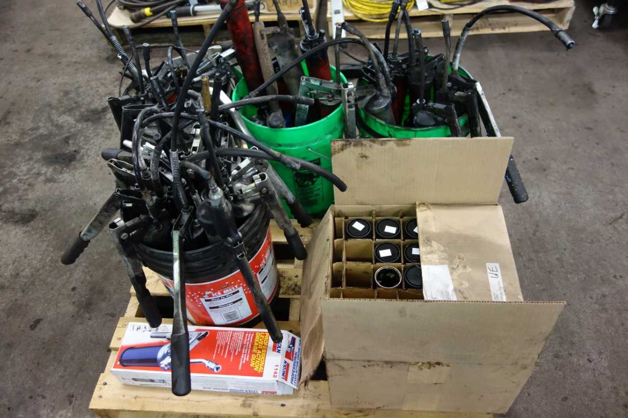 1 PALLET OF ASSORTED GREASE GUNS & CARTRIDGES - ELECTRIC POWER TOOLS