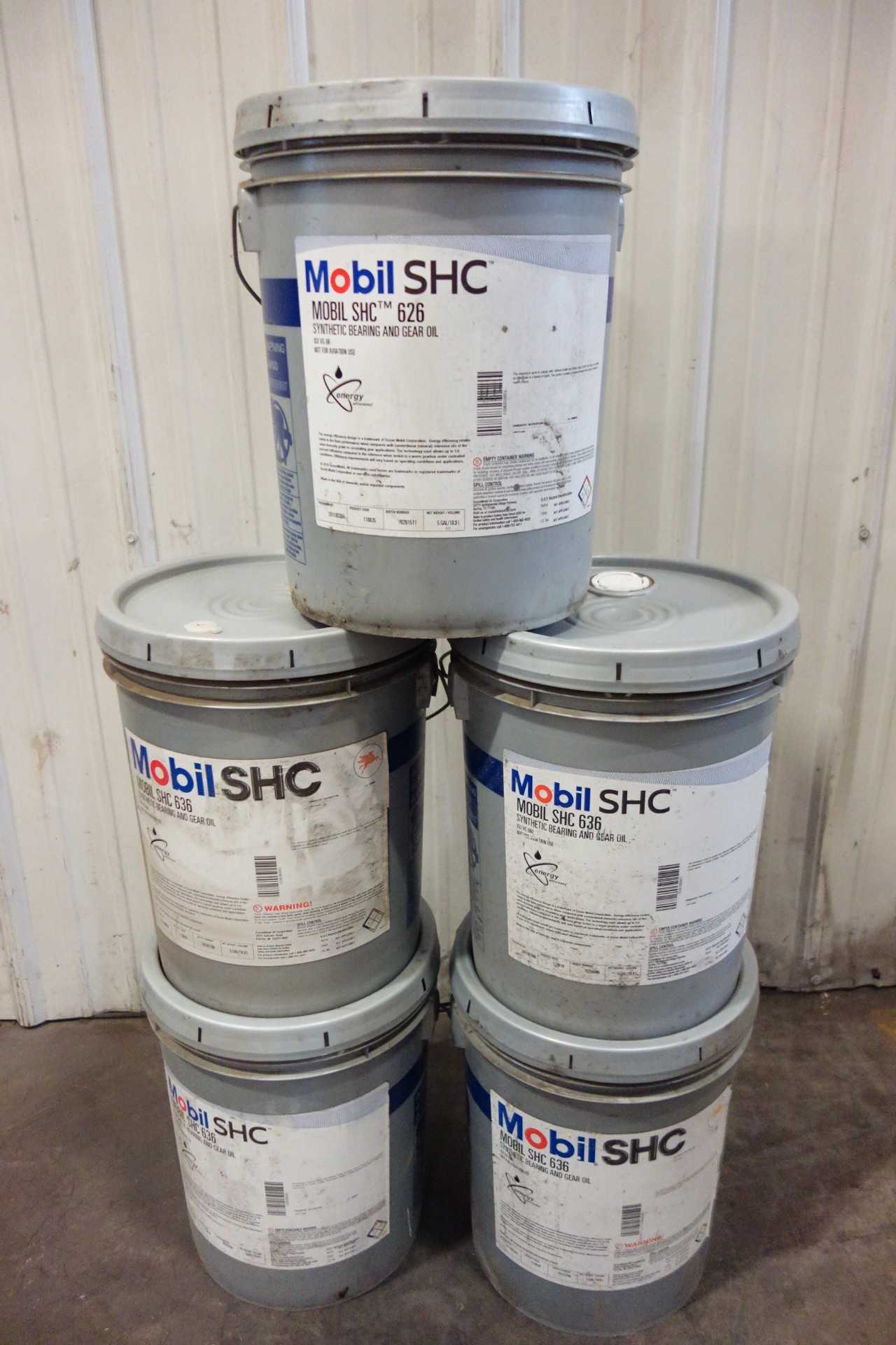 LOT OF 5 ASSORTED MOBIL SYNTHETIC BEARING AND GEAR OIL - BEARINGS