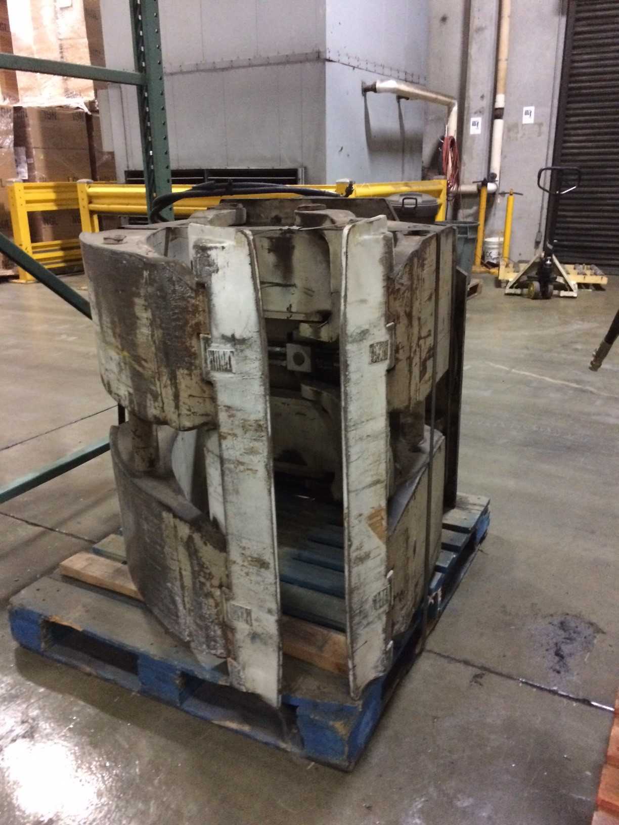 Cascade 90F-RC-01C 6000# Roll Clamp - Portland, OR - LIFTING ATTACHMENTS
