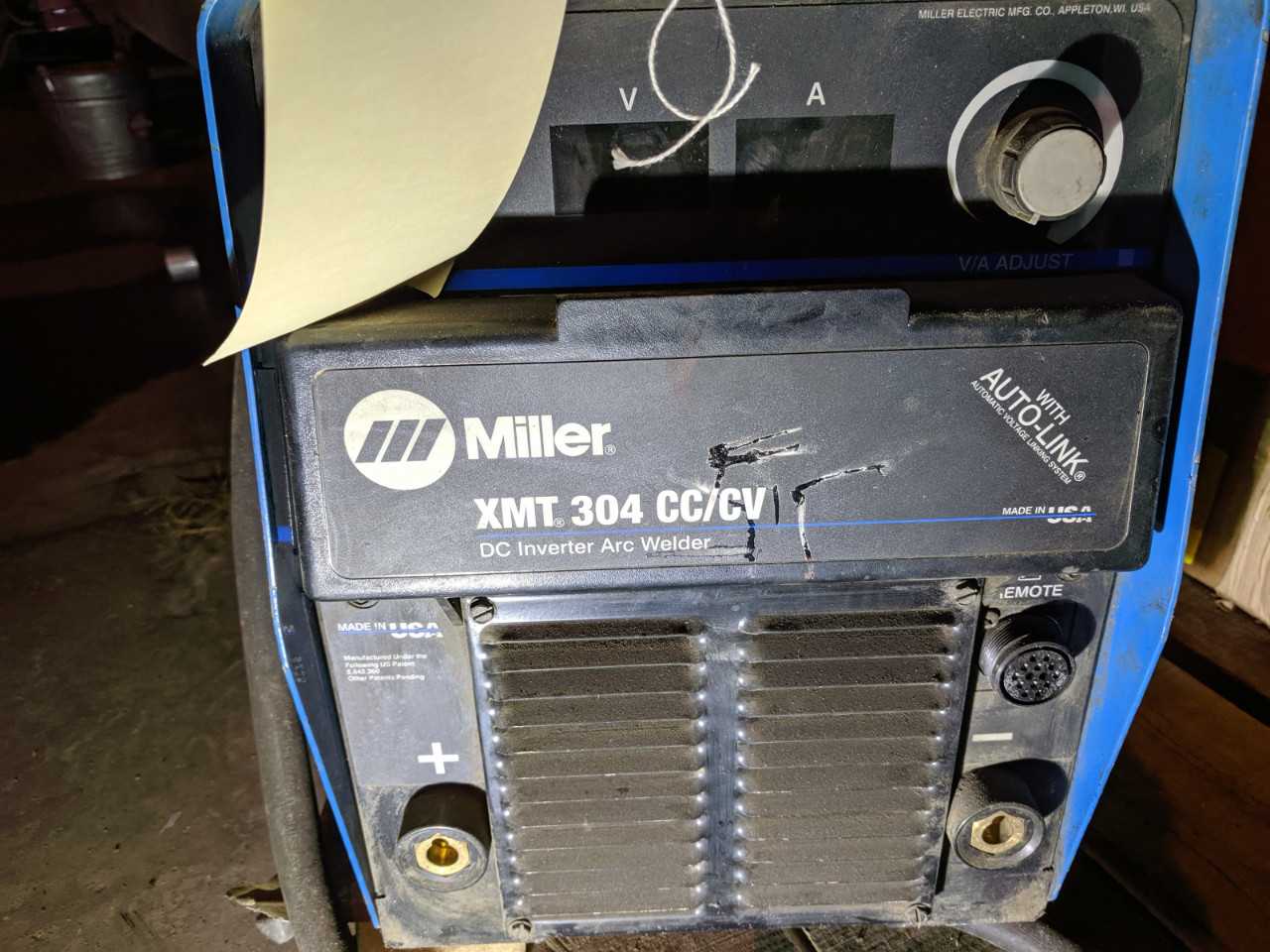 MILLER XMT 304 CC/CV WELDER AND 2X 22A WIRE FEEDERS - WELDING EQUIPMENT