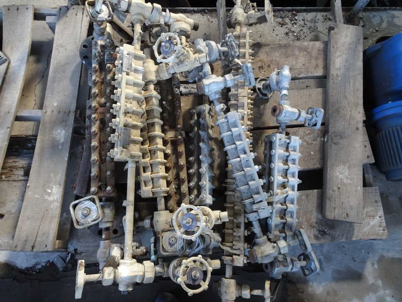 PENBERTHY SIGHT GLASS Level gauges LARGE PALLET - HEAVY - INSTRUMENTATION