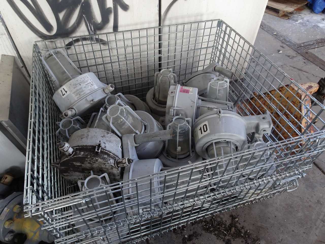 WIRE CRATE Full of MERCMASTER HPS lights - LIGHTING