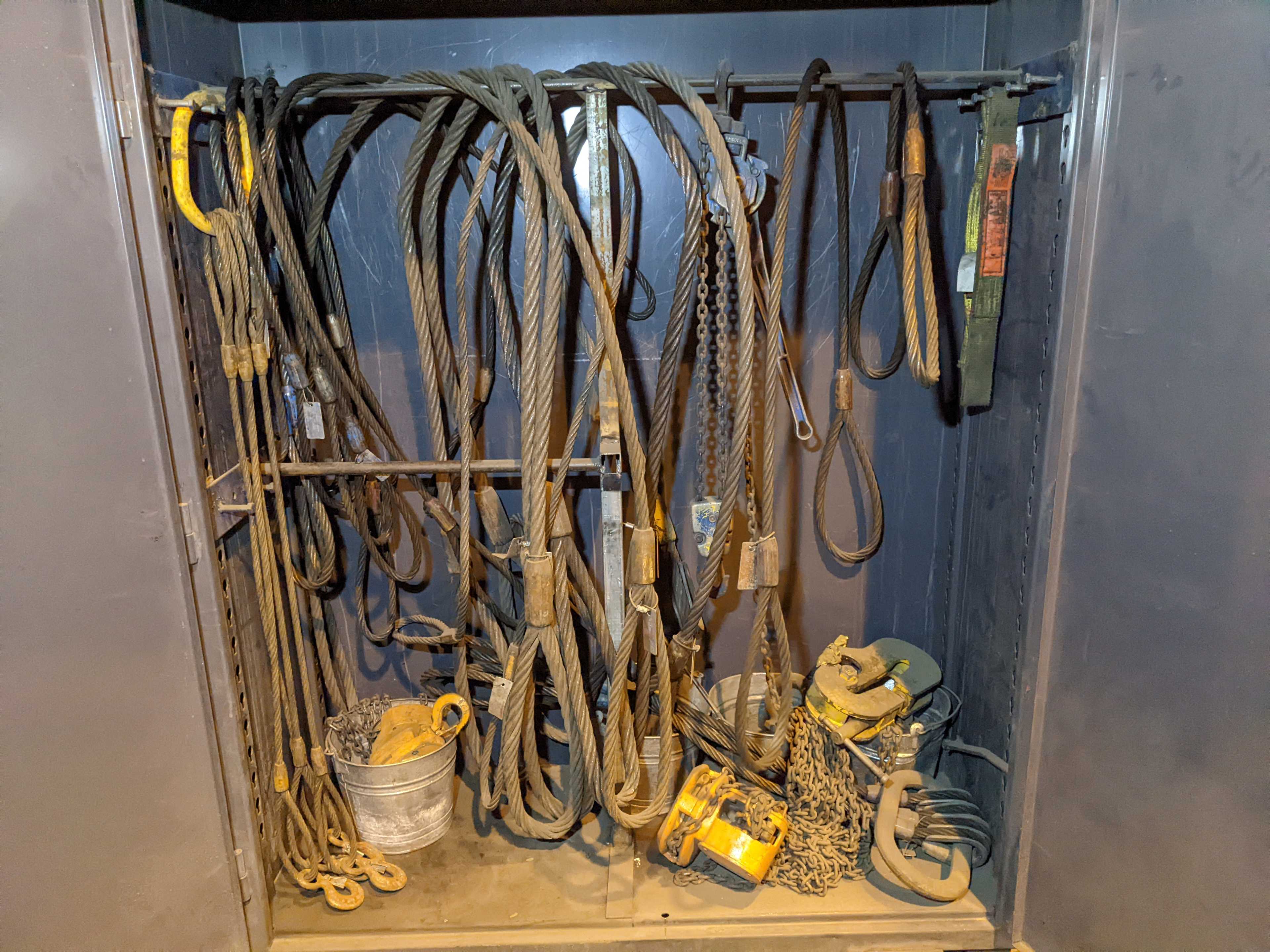 CABINET WITH CONTENTS - LIFTING EQUIPMENT