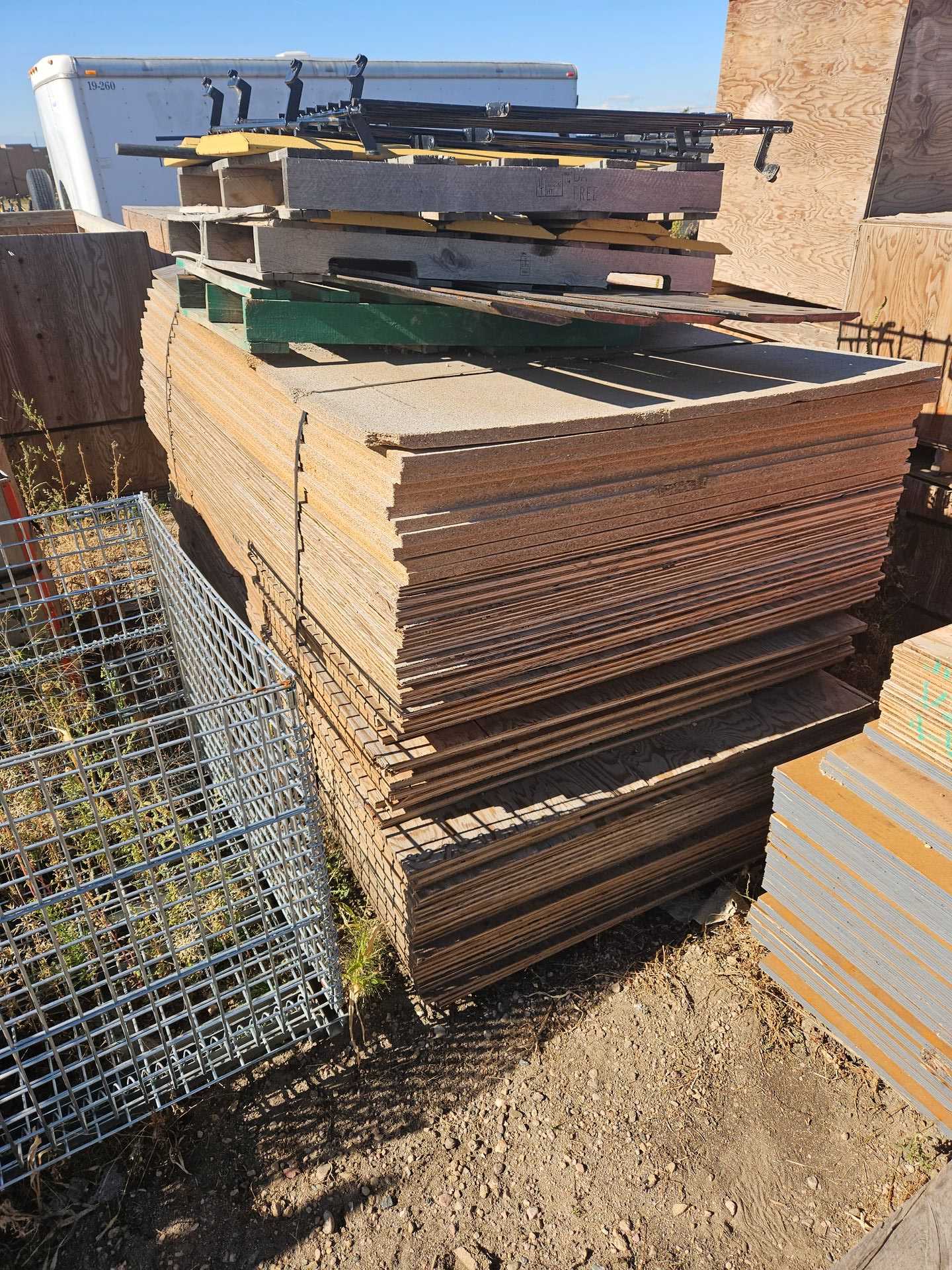 BULK LOT OF PLYWOOD AND PARTICLE BOARD QTY 3 - MISCELLANEOUS