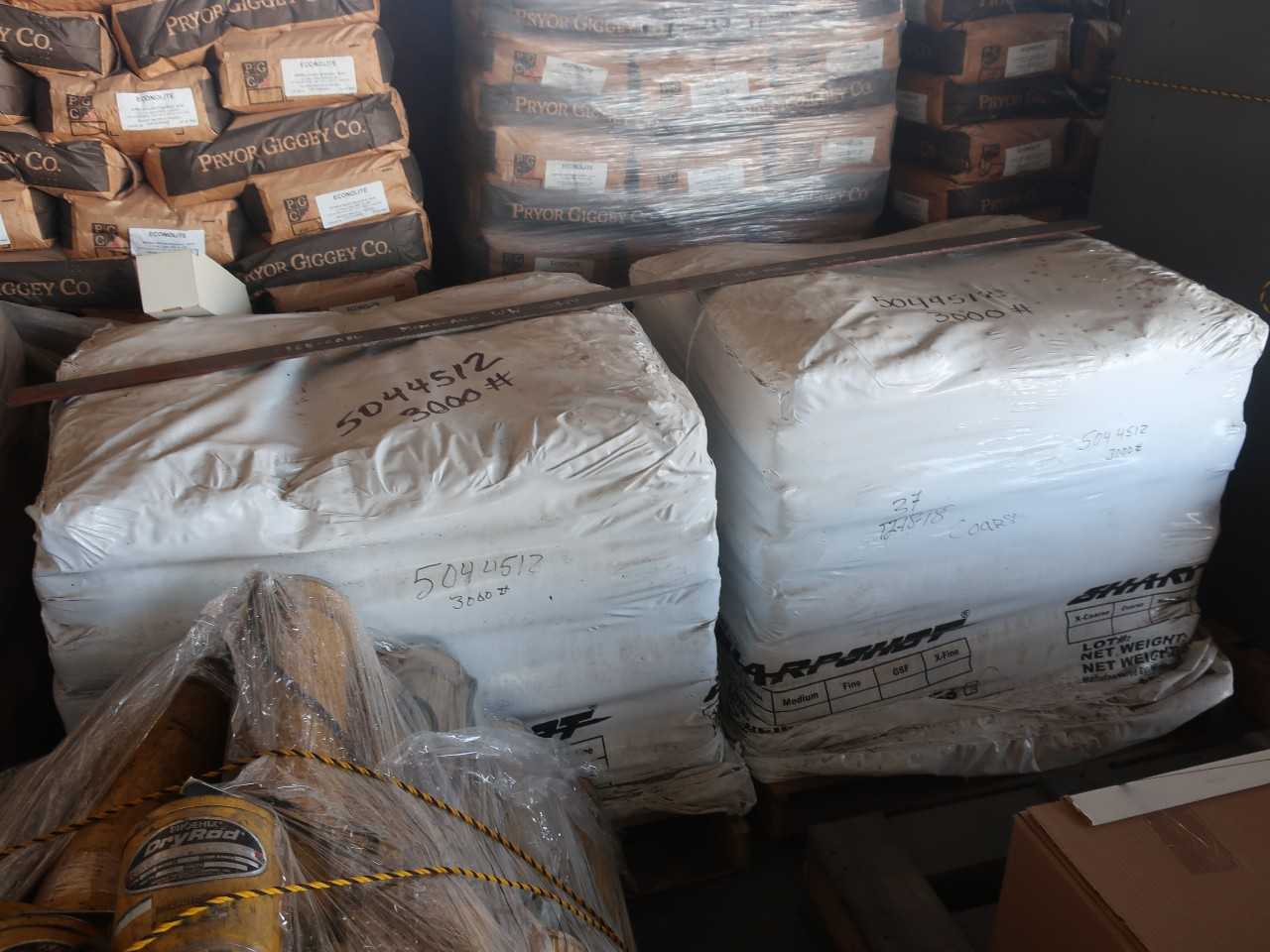 Lot of 3 pallets of monolithic concrete in 25lb bags (2x Sharpshot, 1x Resco EZ Cast 2800) - ELECTRIC POWER TOOLS