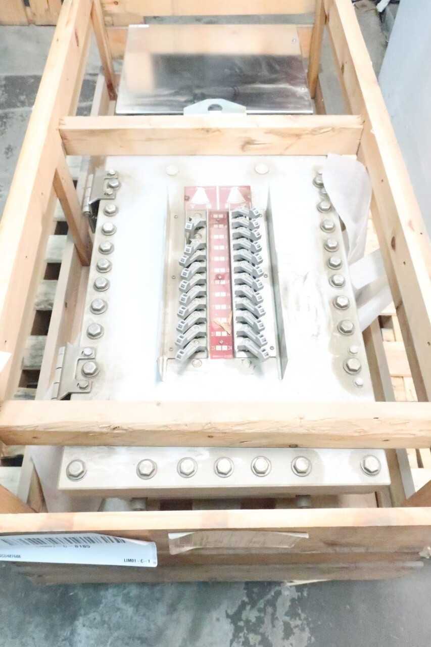 CROUSE HINDS POWER DISTRIBUTION PANELBOARD - PANELBOARDS