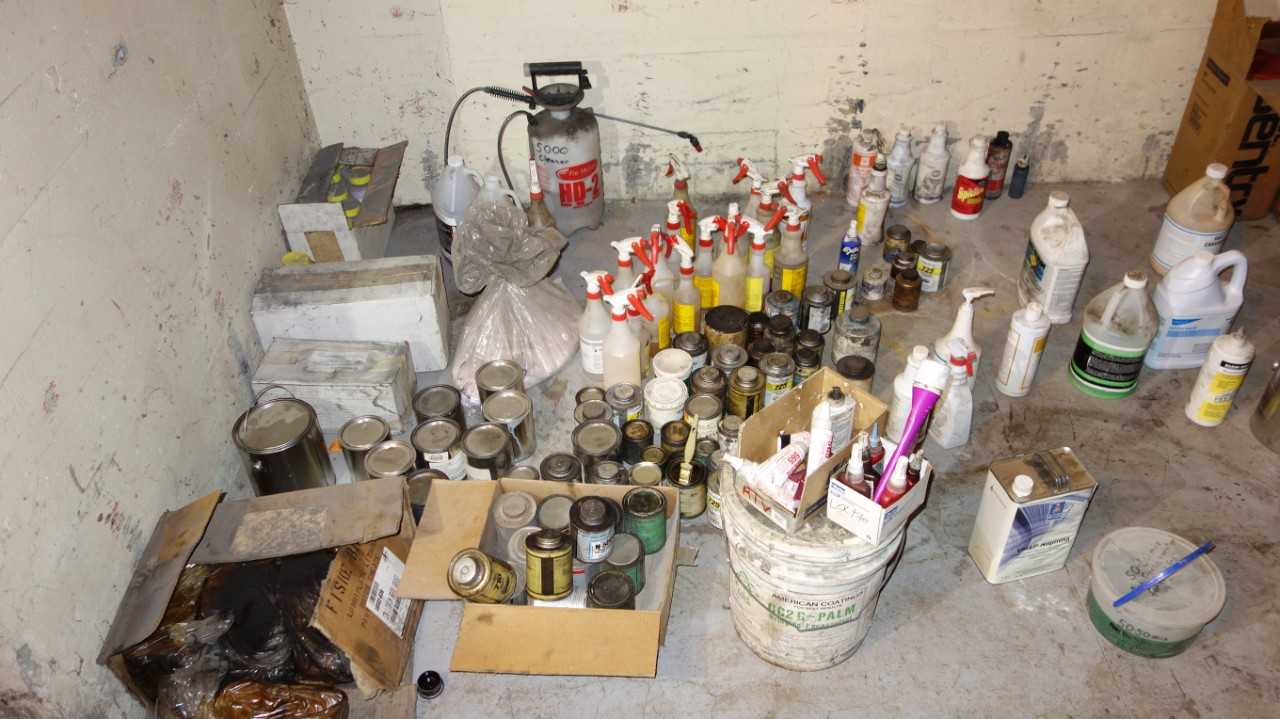 CONTENTS OF ROOM, ASSORTED CHEMICAL STORAGE EQUIPMENT, LUBRICANTS, OIL - SAFETY EQUIPMENT