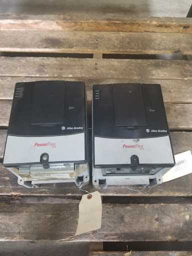 LOT OF TWO ALLEN BRADLEY POWERFLEX 70 VFD DRIVES - MISCELLANEOUS LOT OF TWO ALLEN BRADLEY POWERFLEX 70 VFD DRIVES - MISCELLANEOUS