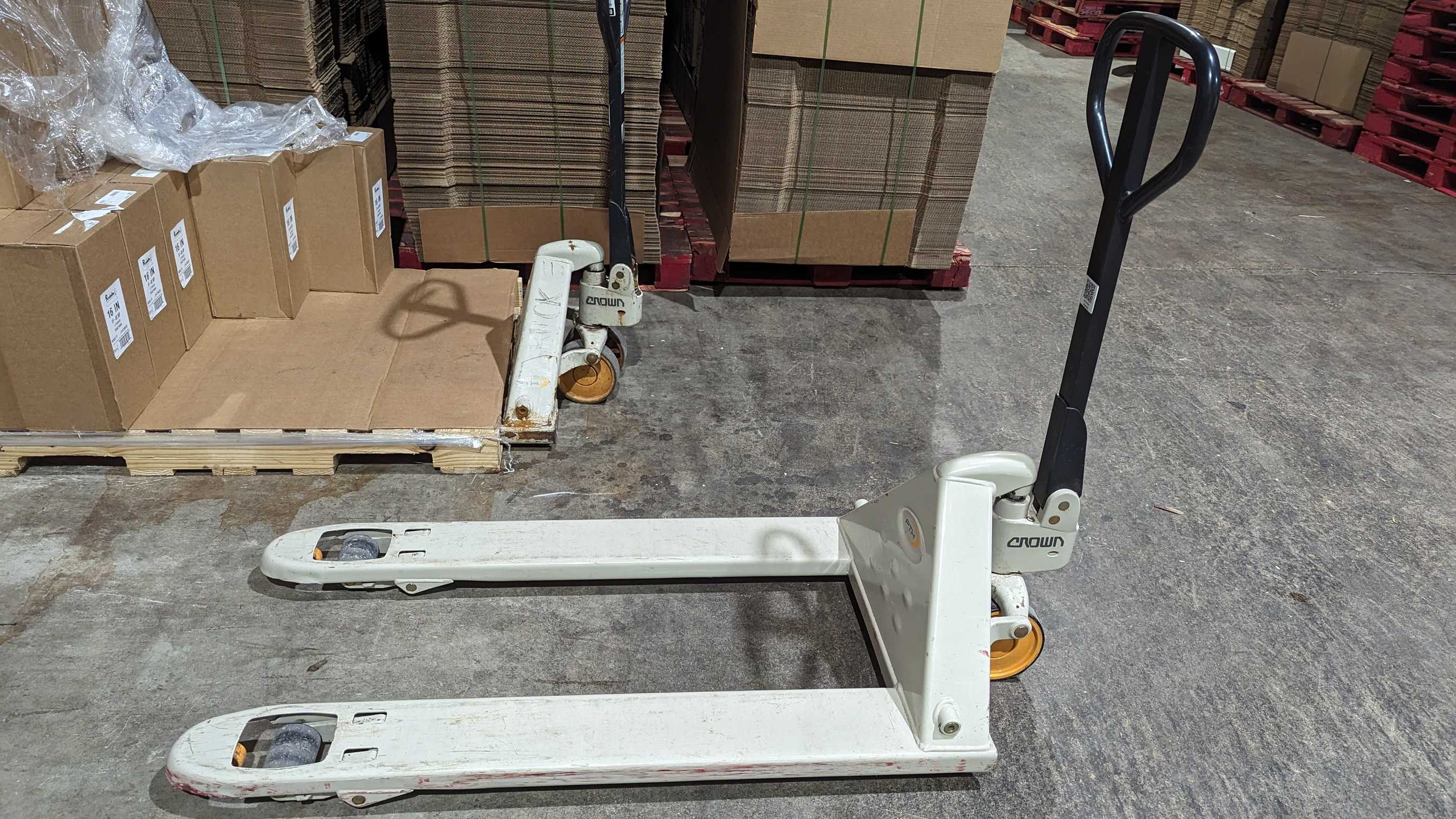 Crown PTH50 5000 lb Pallet Jack - MANUAL PALLET JACKS