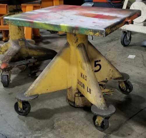 Lot of 4 Post Lifts - MACHINE TOOLING
