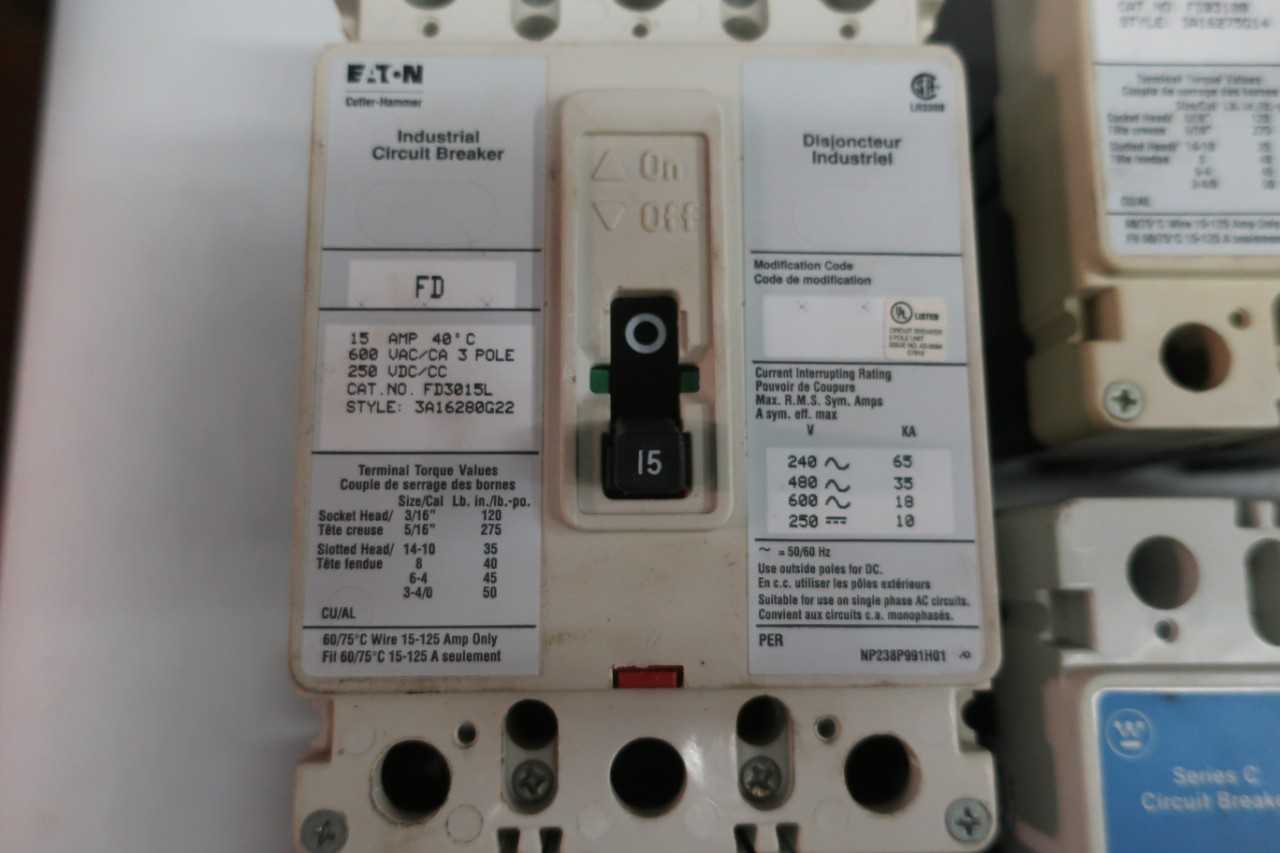 LOT OF 8 ASSORTED EATON CUTLER HAMMER CIRCUIT BREAKERS - CIRCUIT BREAKERS