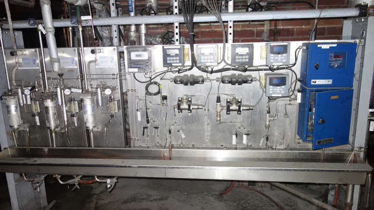 WALL OF ASSORTED INSTRUMENTATION METER - INSTRUMENTATION