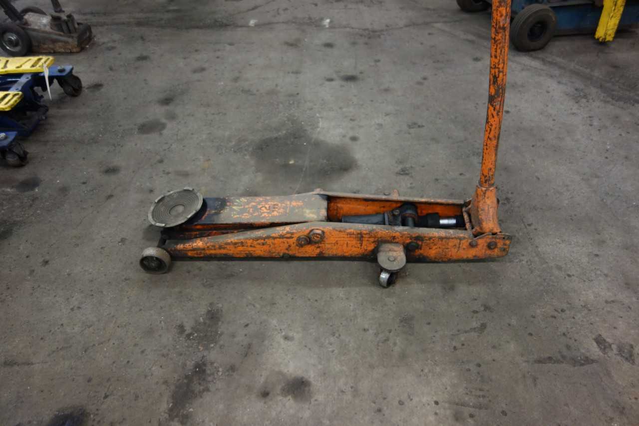 2 TON HYDRAULIC FLOOR JACK - PLANT & FACILITY