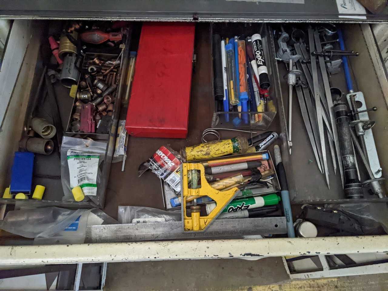 6 DRAWER TOOL CABINET LOCKER WITH CONTENTS, ASSORTED TOOLS, DRILL BITS, ALLEN KEYS, WRENCHES, FILES, SOCKET SETS, CUTTERS - HAND TOOLS