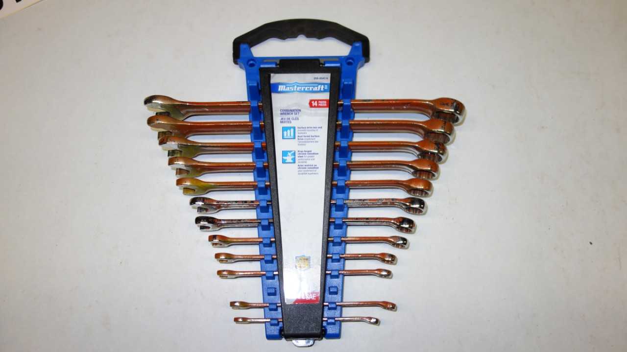 LOT OF 2 ASSORTED MASTERCRAFT COMBINATION WRENCH SETS - HAND TOOLS