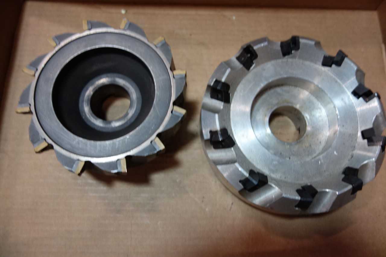 LOT OF ASSORTED SURFACE MILLS AND CUTTERS - KENNAMETAL - MACHINING ACCESSORIES & TOOLING
