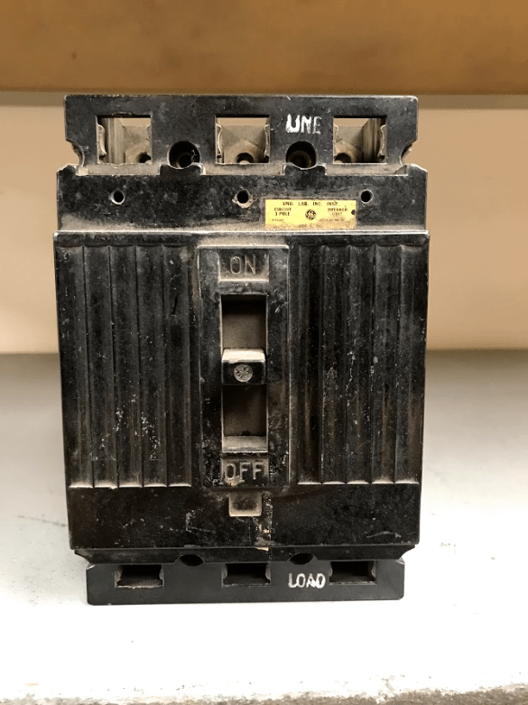 General Electric Breaker - CIRCUIT BREAKERS