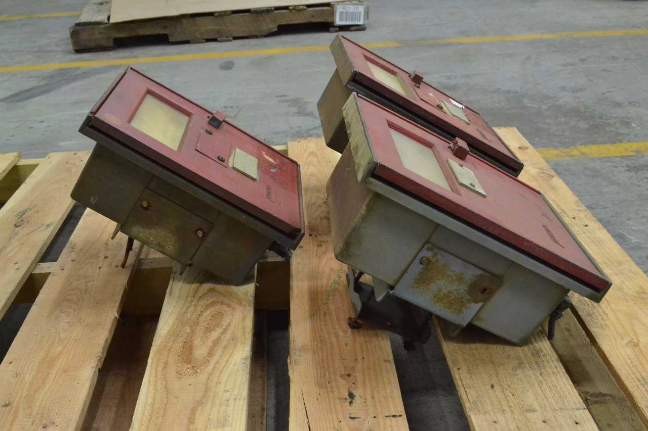 3 ASSORTED FOXBORO 43AP-FA12N PNEUMATIC CONTROLLER (BRAMPTON) - MISCELLANEOUS