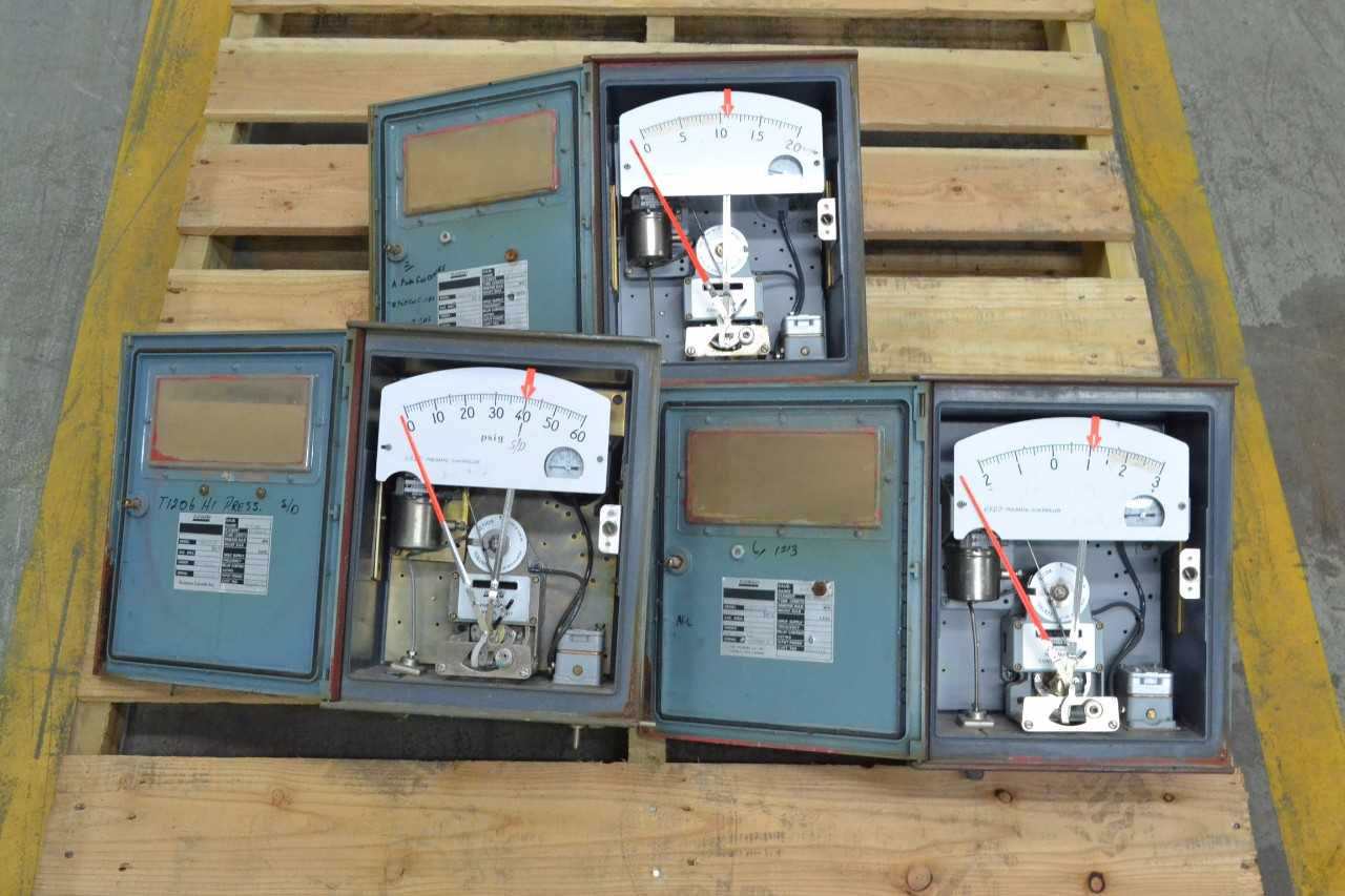 3 ASSORTED FOXBORO 43AP-FA12N PNEUMATIC CONTROLLER (BRAMPTON) - MISCELLANEOUS