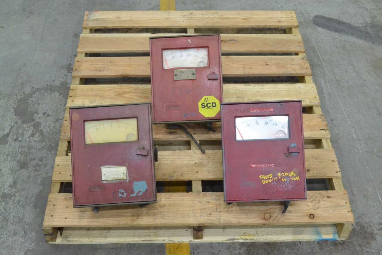 3 ASSORTED FOXBORO 43AP-FA12N PNEUMATIC CONTROLLER (BRAMPTON) - MISCELLANEOUS