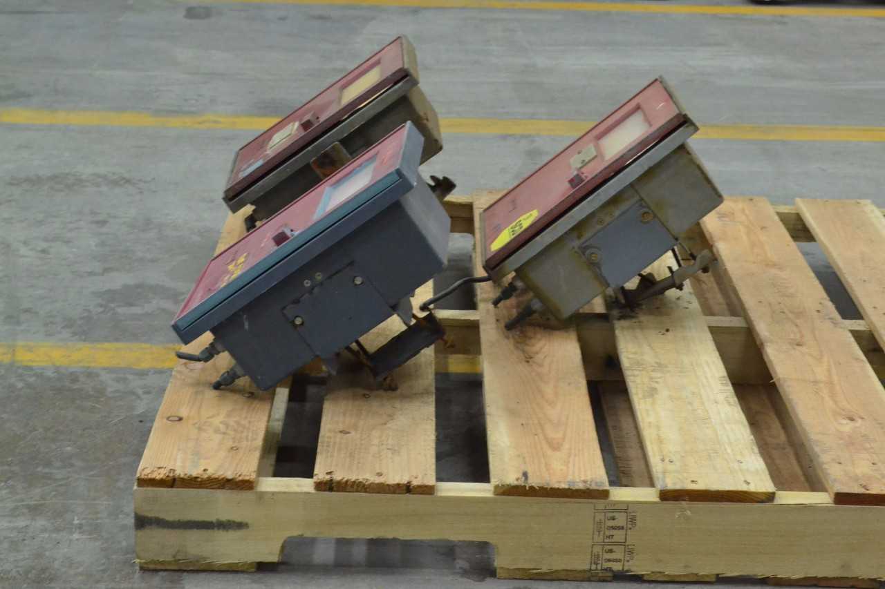 3 ASSORTED FOXBORO 43AP-FA12N PNEUMATIC CONTROLLER (BRAMPTON) - MISCELLANEOUS