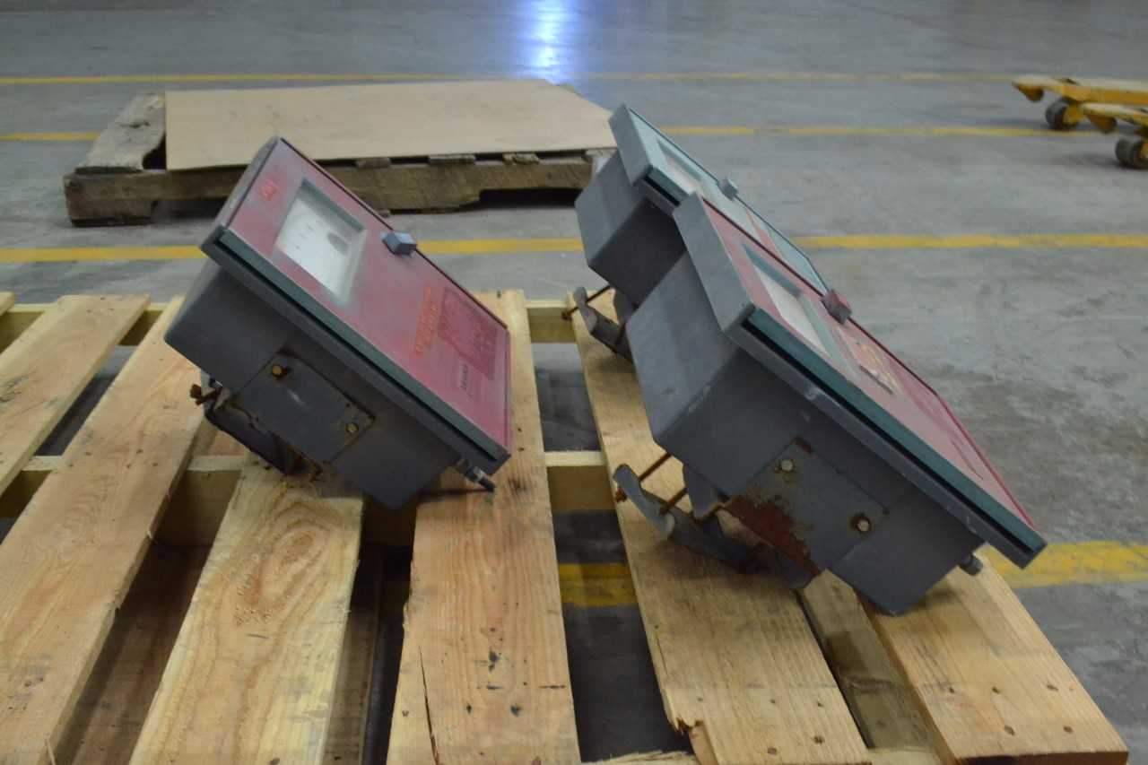3 ASSORTED FOXBORO 43AP-FA12N PNEUMATIC CONTROLLER (BRAMPTON) - MISCELLANEOUS