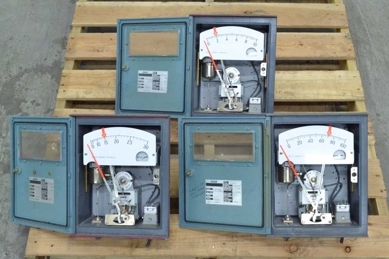 3 ASSORTED FOXBORO 43AP-FA12N PNEUMATIC CONTROLLER (BRAMPTON) - MISCELLANEOUS