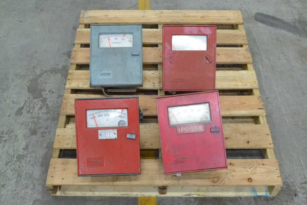 4 ASSORTED FOXBORO 43AP 43EP PNEUMATIC CONTROLLER (BRAMPTON) - MISCELLANEOUS