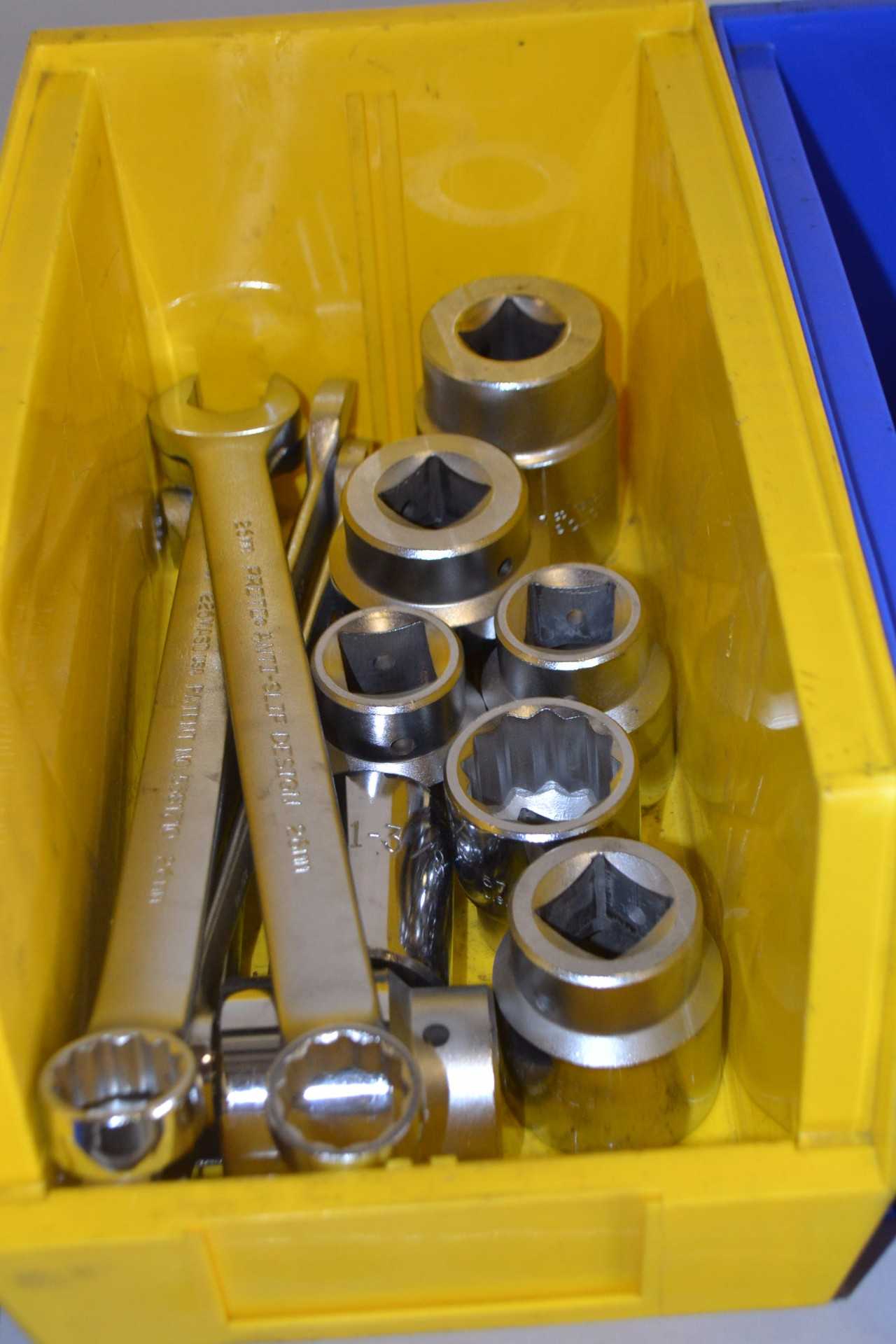 LOT OF ASSORTED HAND TOOLS - MISCELLANEOUS