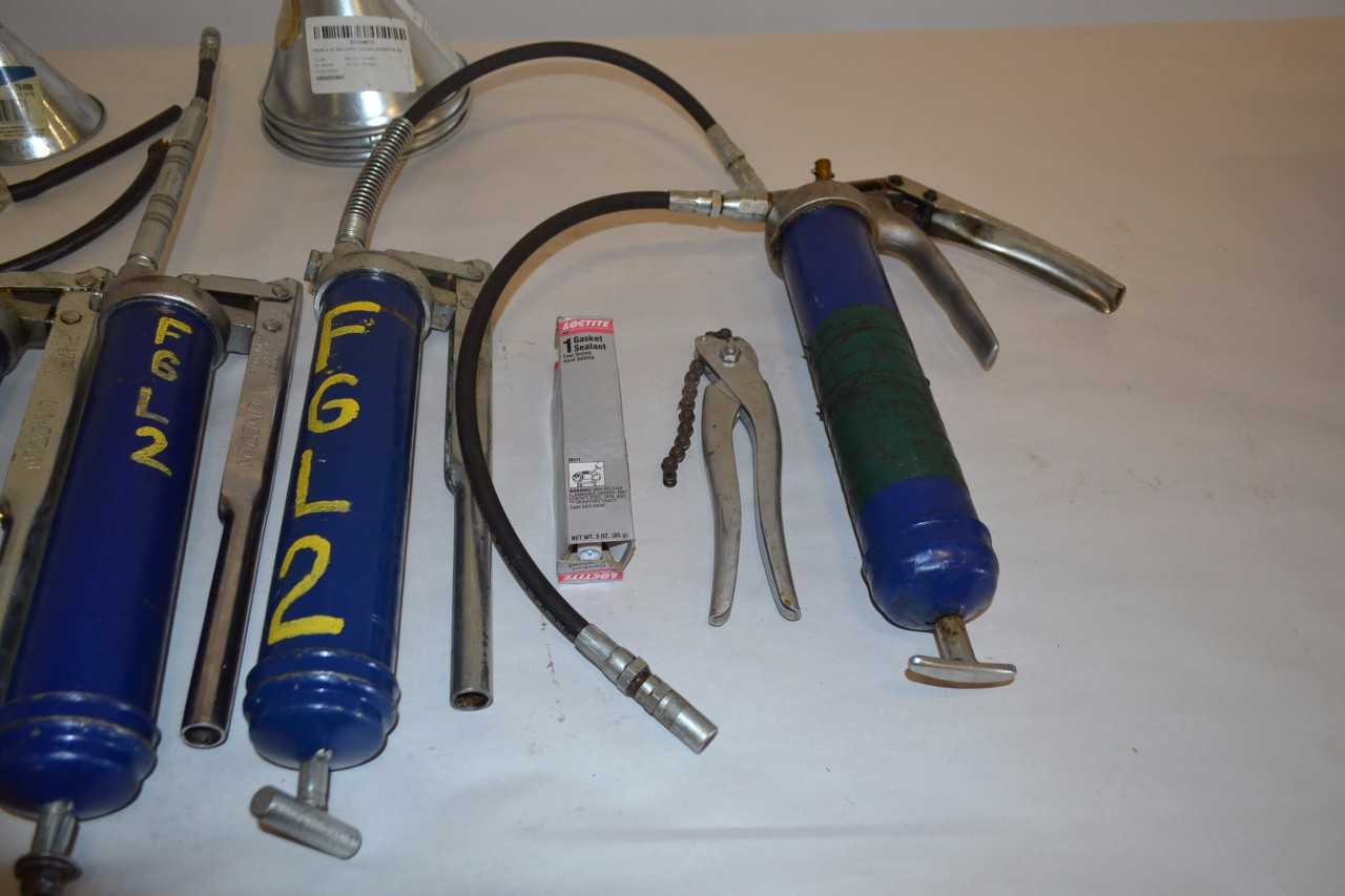 LOT OF ASSORTED HAND TOOLS - MISCELLANEOUS