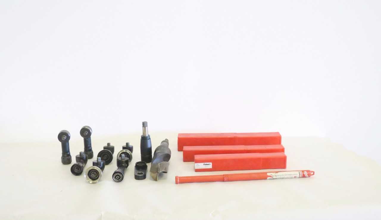 LOT OF ASSORTED DRILL BITS AND TOOL ATTACHMENTS - MISCELLANEOUS