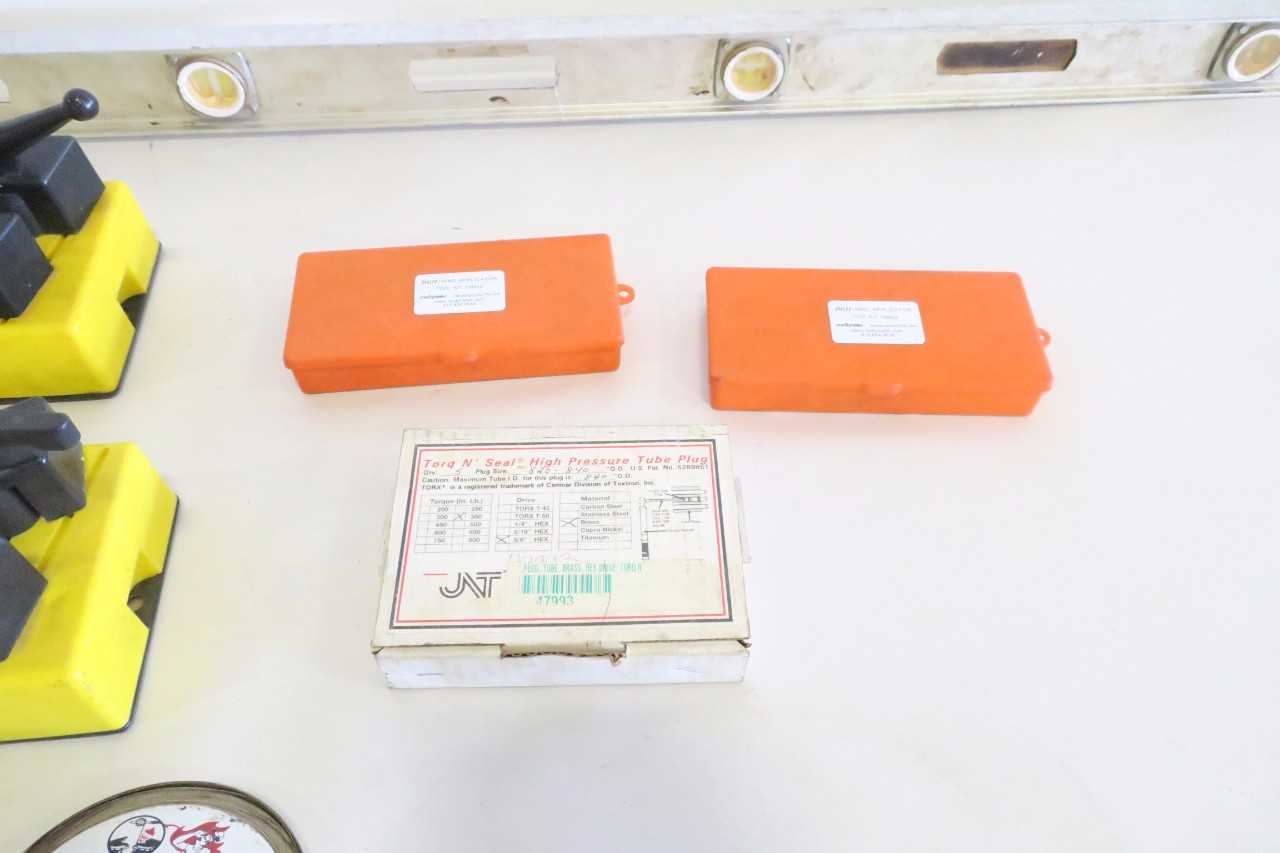 LOT OF ASSORTED MEASURING TOOLS - MISCELLANEOUS