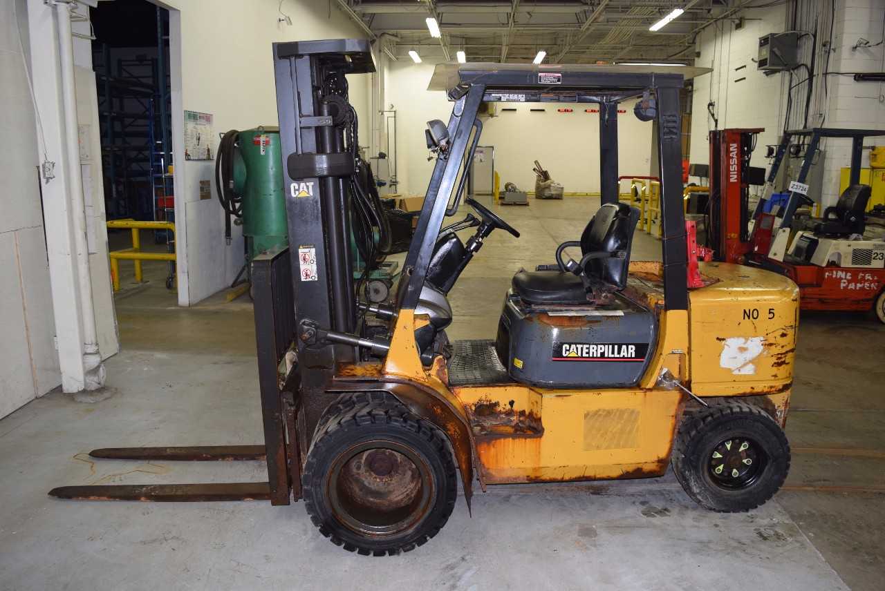 CATERPILLAR 5100 LBS GAS FORKLIFT TRUCK (BRAMPTON) - MISCELLANEOUS