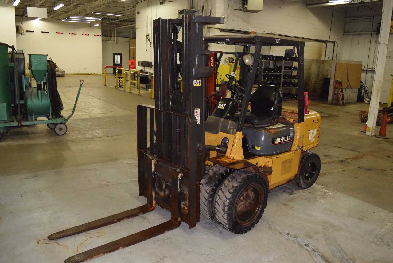 CATERPILLAR 5100 LBS GAS FORKLIFT TRUCK (BRAMPTON) - MISCELLANEOUS