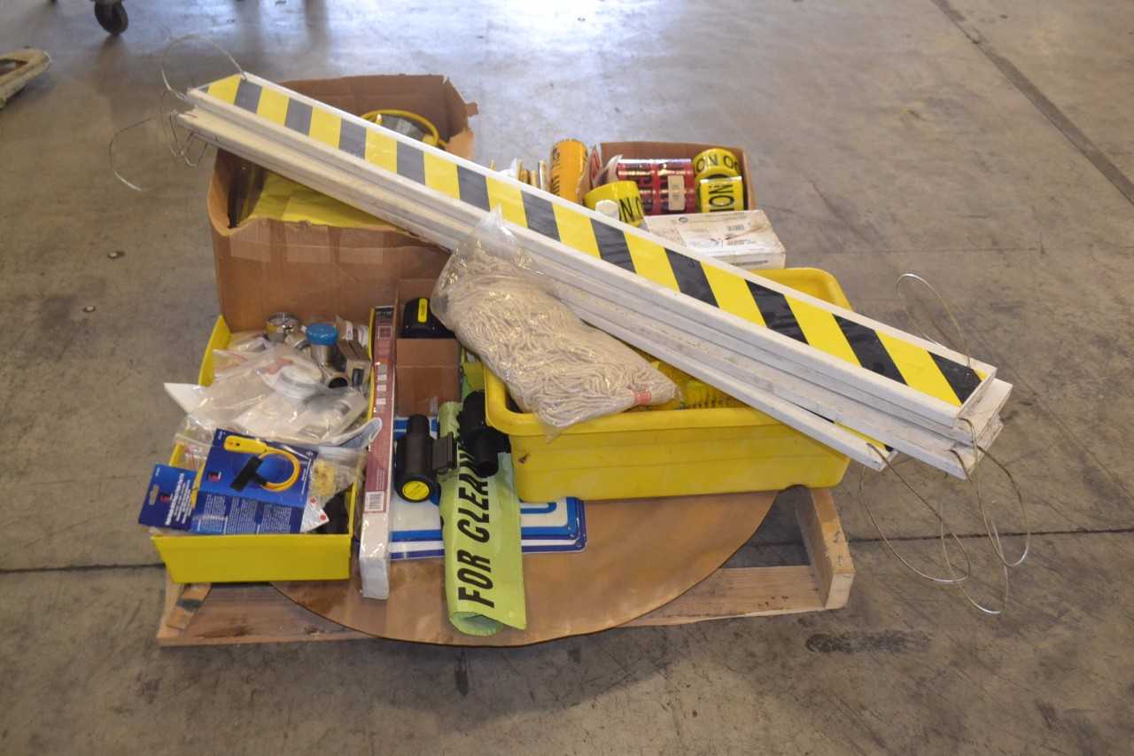 1 PALLET OF ASSORTED JANITORIAL EQUIPMENT - MISCELLANEOUS