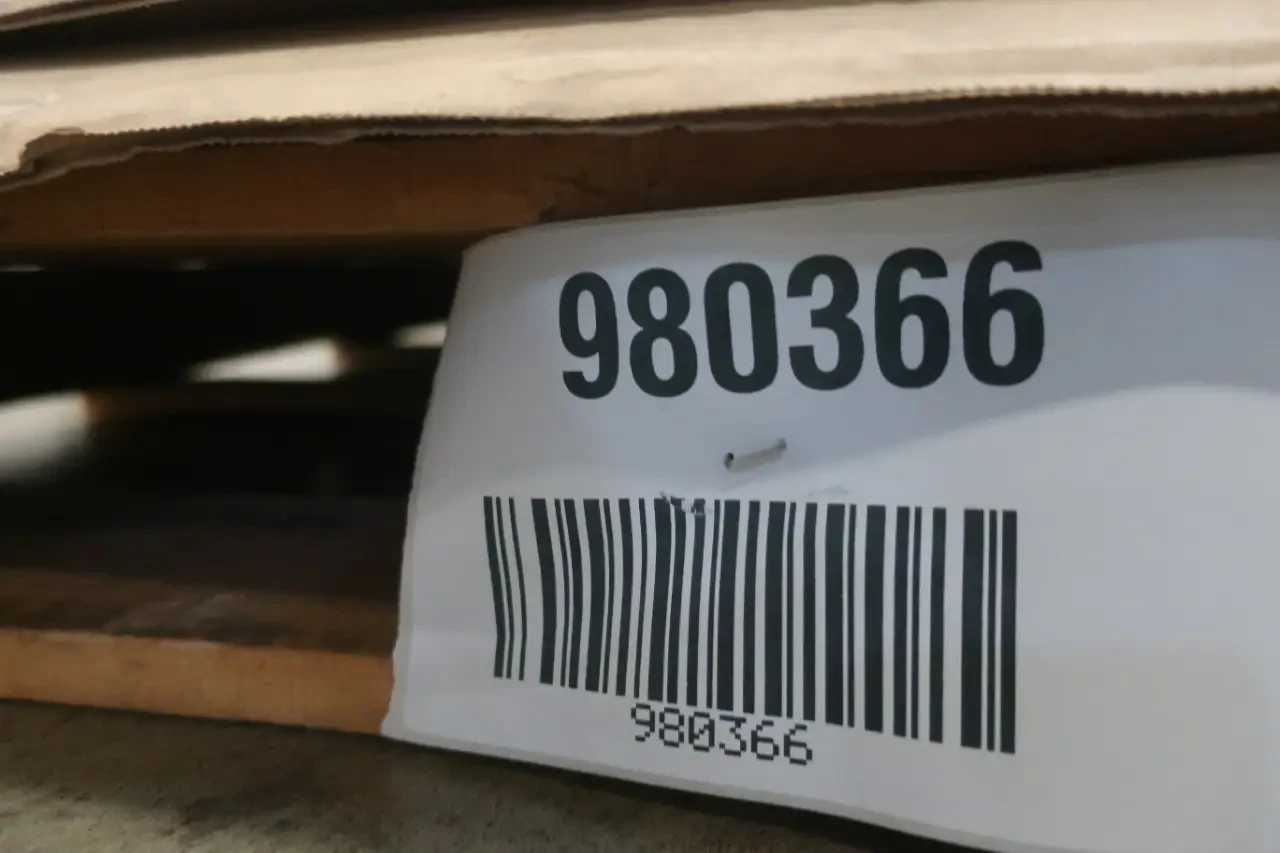 4 PALLETS OF ASSORTED VALVES - VALVES